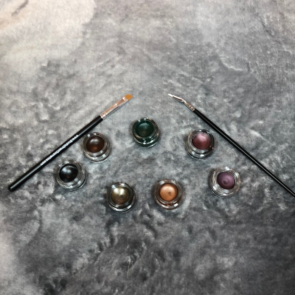 (NOT FOR SALE) 7 Gel Eye Liners and Brushes Kit